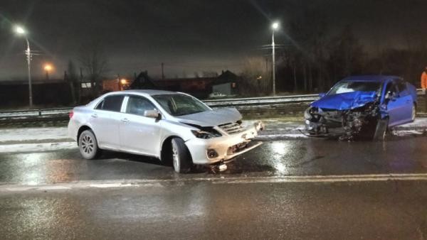 Водитель на летней резине устроил «встречное» ДТП на окраине Архангельска