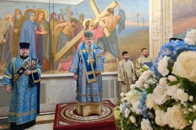 Митрополит Корнилий совершил Божественную литургию в праздник Казанской иконы Божией Матери