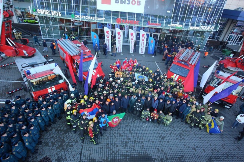 В День народного единства в Петербурге прошли традиционные IX Международные соревнования «Вертикальный вызов» памяти Е.Н. Зиничева