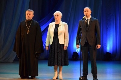 Священник Василий Лапко поздравил жителей Северного округа Архангельска с Днем народного единства Священник Василий Лапко поздравил жителей Северного округа Архангельска с Днем народного единства