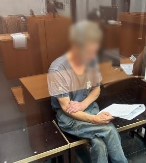 В Коноше незванный гость пытался расправиться с хозяином
