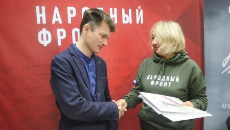 Коллектив архангельской школы №82 отсылает посылки бойцам СВО