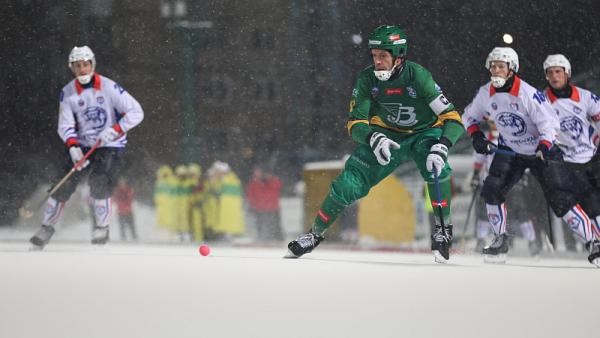 Архангельский «Водник» начал чемпионат России с уверенной победы над кировчанами