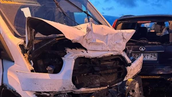 Массовое ДТП на трассе М8 перекрыло движение в сторону Архангельска Массовое ДТП на трассе М8 перекрыло движение в сторону Архангельска