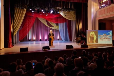 Митрополит Корнилий благословил зрителей православного концерта