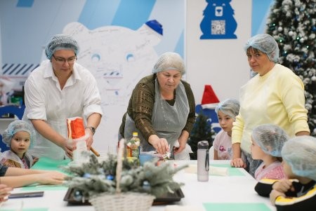 В Архангельске единороссы отметили День матери кулинарным творчеством