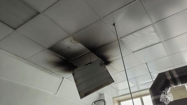 Оплавившийся светильник спровоцировал эвакуацию в архангельском политехе