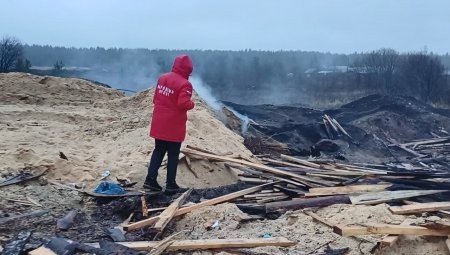 В Архангельской области пять лет тлеет мусорная свалка