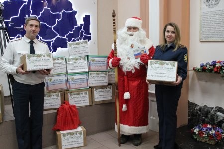 Архангельский УФСИН собирает новогодние посылки для бойцов СВО