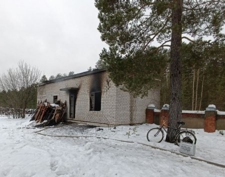 Кладбищенский пожар в Архангельской области унес жизнь мужчины