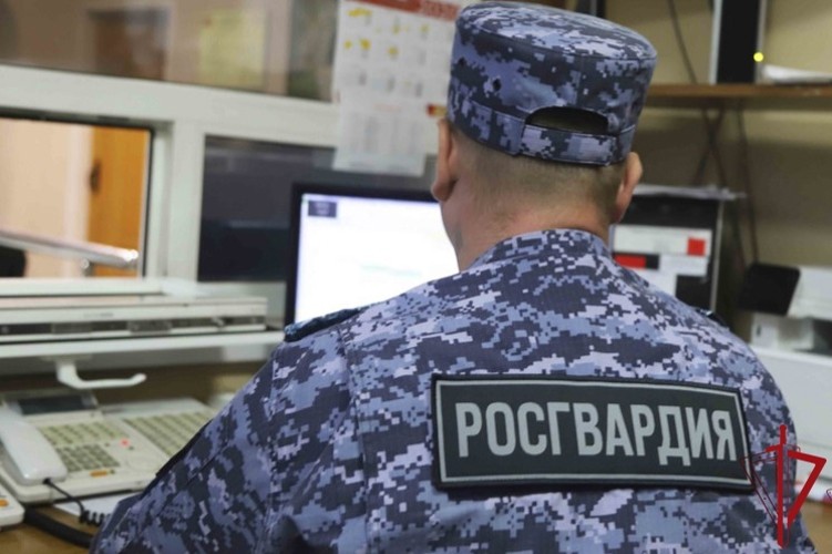 В Архангельске наряд Росгвардии задержал молодого человека, подозреваемого в краже товара на крупную сумму