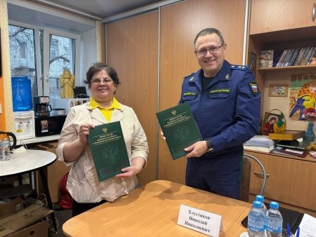 Николай Хлустиков пришел в Международный день инвалидов к слепым