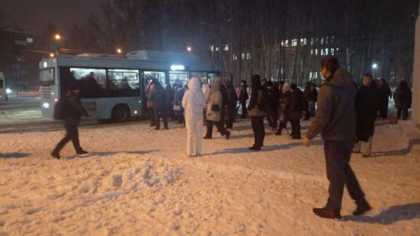 Забитые остановки заполонили архангельские соцсети на фоне роста стоимости проезда