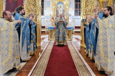 Митрополит Корнилий совершил Божественную литургию в праздник Введения во храм Пресвятой Богородицы 