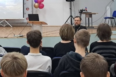 Священник Александр Григорьев побеседовал о культуре речи с архангельскими школьниками 