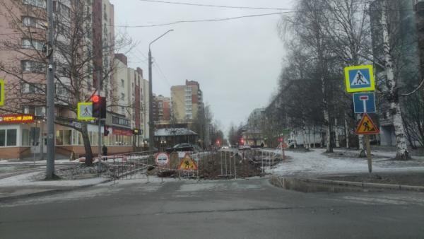 Архангельские энергетики вновь разрыли недавно открытый участок на Обводном канале Архангельские энергетики вновь разрыли недавно открытый участок на Обводном канале