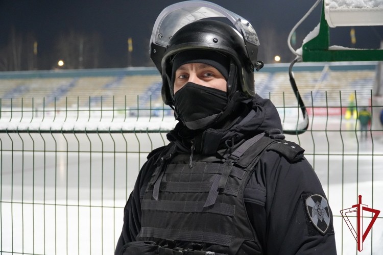 Архангельский ОМОН Росгвардии принял участие в обеспечении правопорядка во время матча по хоккею с мячом Архангельский ОМОН Росгвардии принял участие в обеспечении правопорядка во время матча по хоккею с мячом