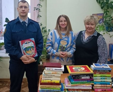 Сотрудники УФСИН Поморья облагодетельствовали деревенские библиотеки