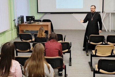 Священник Александр Григорьев побеседовал с архангельскими студентами о семейной жизни 