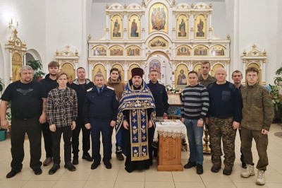 Архангельские казаки помолились в храме и пообщались со священником Архангельские казаки помолились в храме и пообщались со священником
