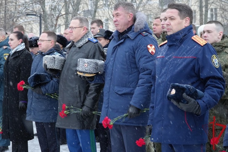 Офицеры Росгвардии приняли участие в памятном мероприятии, посвященном Дню Героев Отечества Офицеры Росгвардии приняли участие в памятном мероприятии, посвященном Дню Героев Отечества