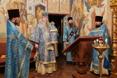 Митрополит Корнилий совершил Божественную литургию в праздник иконы Божией Матери «Знамение»