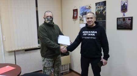 Черные береты из Поморья получили от земляков спутниковое оборудование