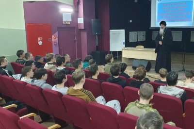В дни Рождественского поста продолжаются встречи священника с курсантами в «Авангарде» Мирного В дни Рождественского поста продолжаются встречи священника с курсантами в «Авангарде» Мирного