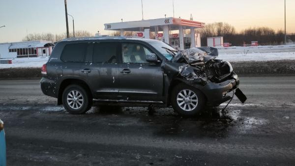 Под Архангельском грузовик протаранил легковушку: пассажирку увезли в больницу Под Архангельском грузовик протаранил легковушку: пассажирку увезли в больницу