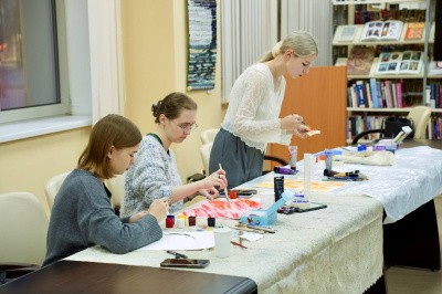 Творческий вечер в Научной библиотеке САФУ: мастер-класс и лекция о современном искусстве Творческий вечер в Научной библиотеке САФУ: мастер-класс и лекция о современном искусстве