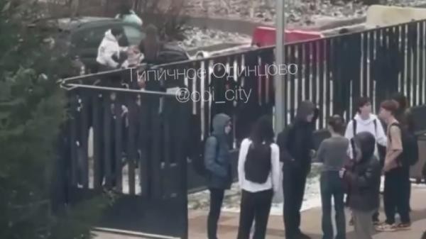 Вооруженный подросток устроил кровавую поножовщину в подмосковной школе Вооруженный подросток устроил кровавую поножовщину в подмосковной школе