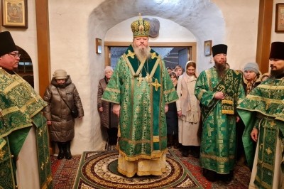 Митрополит Корнилий в праздник преподобного Антония Сийского совершил Божественную литургию в Антониево-Сийском монастыре Митрополит Корнилий в праздник преподобного Антония Сийского совершил Божественную литургию в Антониево-Сийском монастыре