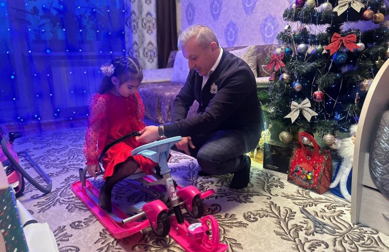 «Ёлка желаний»: в рамках акции Ваге Петросян осуществил мечты трёх юных архангелогородцев «Ёлка желаний»: в рамках акции Ваге Петросян осуществил мечты трёх юных архангелогородцев