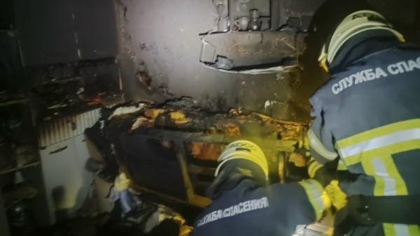Новогоднее утро в Архангельске началось с ЧП: из горящей квартиры спасли женщину Новогоднее утро в Архангельске началось с ЧП: из горящей квартиры спасли женщину