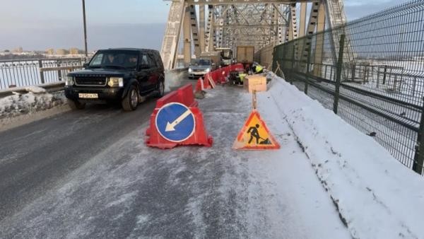 На въезде в Архангельск вновь ограничили движение из-за ремонта моста На въезде в Архангельск вновь ограничили движение из-за ремонта моста