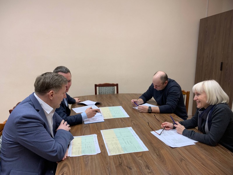 Участник кадровой программы «Защитники. Под крылом Архангела» Сергей Поляков изучает работу транспортной службы Участник кадровой программы «Защитники. Под крылом Архангела» Сергей Поляков изучает работу транспортной службы