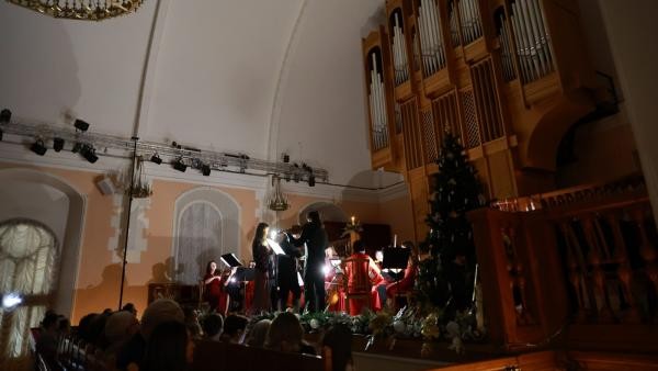 Фонарики мобильных телефонов спасли концерт в архангельской Кирхе во время блэкаута Фонарики мобильных телефонов спасли концерт в архангельской Кирхе во время блэкаута