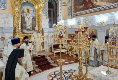 Митрополит Корнилий в праздник Рождества Христова совершил Божественную литургию в Архангельске Митрополит Корнилий в праздник Рождества Христова совершил Божественную литургию в Архангельске