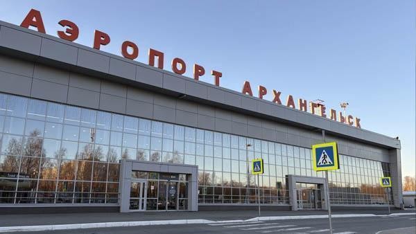 Архангельский аэропорт снова притормозил рейсы на столичные направления Архангельский аэропорт снова притормозил рейсы на столичные направления