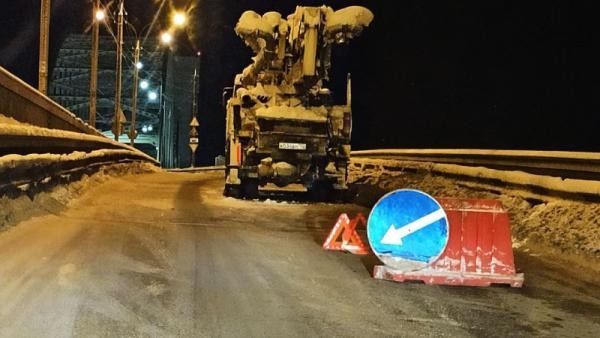 Грузовики под запретом: на архангельском мосту частично перекрыли движение Грузовики под запретом: на архангельском мосту частично перекрыли движение