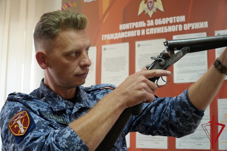 В Архангельской области сотрудники Росгвардии проверили за неделю 175 владельцев оружия и около 200 раз выезжали по сигналам «тревога» В Архангельской области сотрудники Росгвардии проверили за неделю 175 владельцев оружия и около 200 раз выезжали по сигналам «тревога»