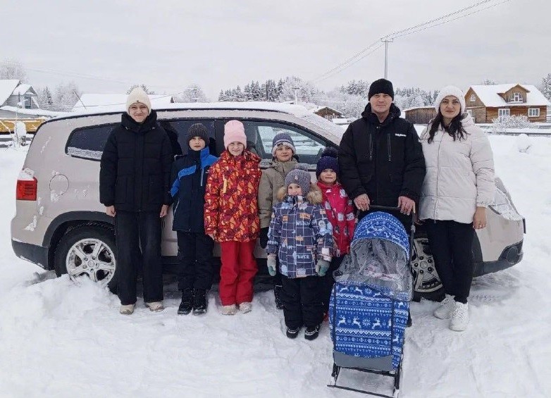 Меры господдержки помогли многодетной семье из Ленского района приобрести автомобиль Меры господдержки помогли многодетной семье из Ленского района приобрести автомобиль