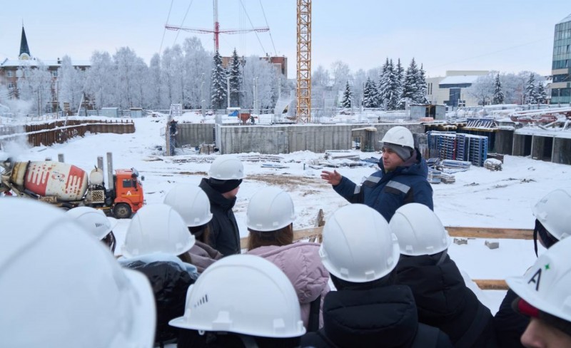 Ученики строительного класса архангельской гимназии №3 посетили стройплощадку Ученики строительного класса архангельской гимназии №3 посетили стройплощадку