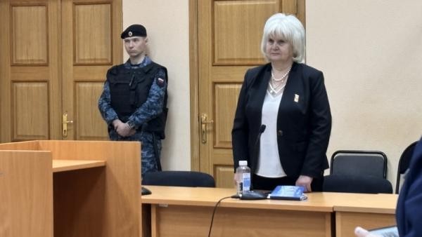 Бывшую главу архангельского медуниверситета приговорили к 2-летнему реальному сроку Бывшую главу архангельского медуниверситета приговорили к 2-летнему реальному сроку