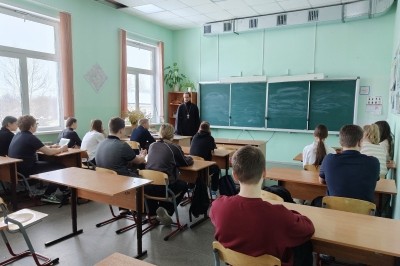 Священник Феликс Сумароков побеседовал о любви с воспитанниками архангельской школы Священник Феликс Сумароков побеседовал о любви с воспитанниками архангельской школы