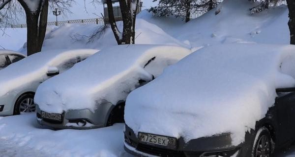 Проблемную парковку у ЖД вокзала взяли на контроль активисты Народного фронта Проблемную парковку у ЖД вокзала взяли на контроль активисты Народного фронта