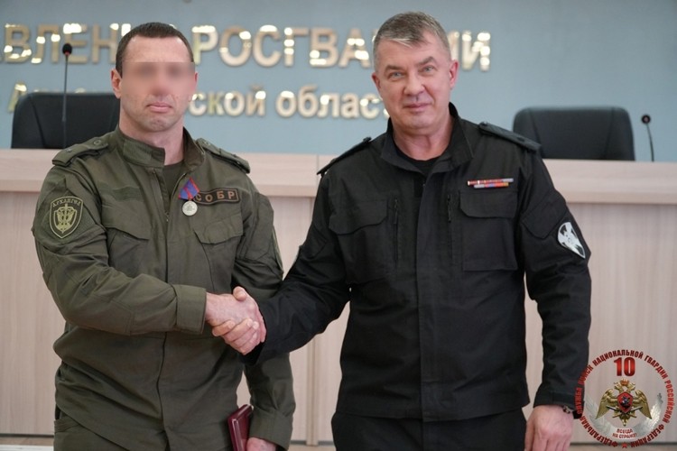 В Архангельске офицерам Росгвардии вручены государственные награды и погоны в связи с присвоением новых званий В Архангельске офицерам Росгвардии вручены государственные награды и погоны в связи с присвоением новых званий