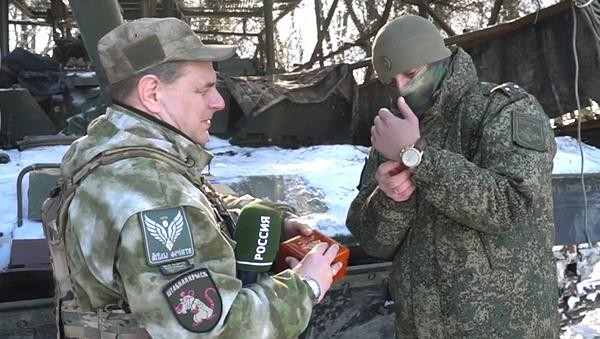 Архангельские бойцы получили наградные часы от губернатора Поморья Архангельские бойцы получили наградные часы от губернатора Поморья