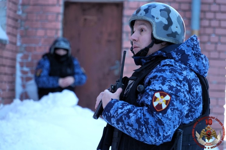 Северодвинский наряд Росгвардии по горячим следам задержал рецидивиста, подозреваемого в краже Северодвинский наряд Росгвардии по горячим следам задержал рецидивиста, подозреваемого в краже