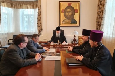 Митрополит Корнилий встретился с директором фонда «Под Покровом Богородицы» Евгением Королевым Митрополит Корнилий встретился с директором фонда «Под Покровом Богородицы» Евгением Королевым